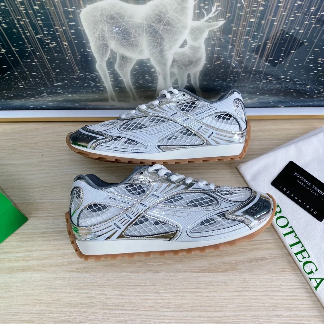 p620🐮🐮High-end version, the original 1:1 couple style new model is on the shelves🔥BV Orbit sneakers Wang Yibo's same style couple's Dad Runner sneakers, made of lightweight technical mesh fabric. Features a geometric patterned rubber outsole. The outsole is made of color-blocked TPU outsole. Size: women’s shoes 35-40, men’s shoes 39-45.